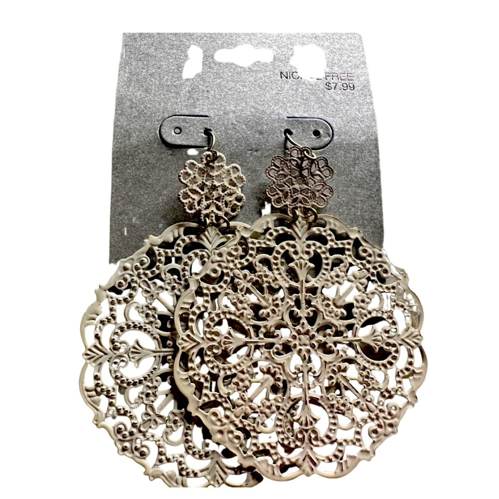 Women’s snowflake earrings. New with tags.